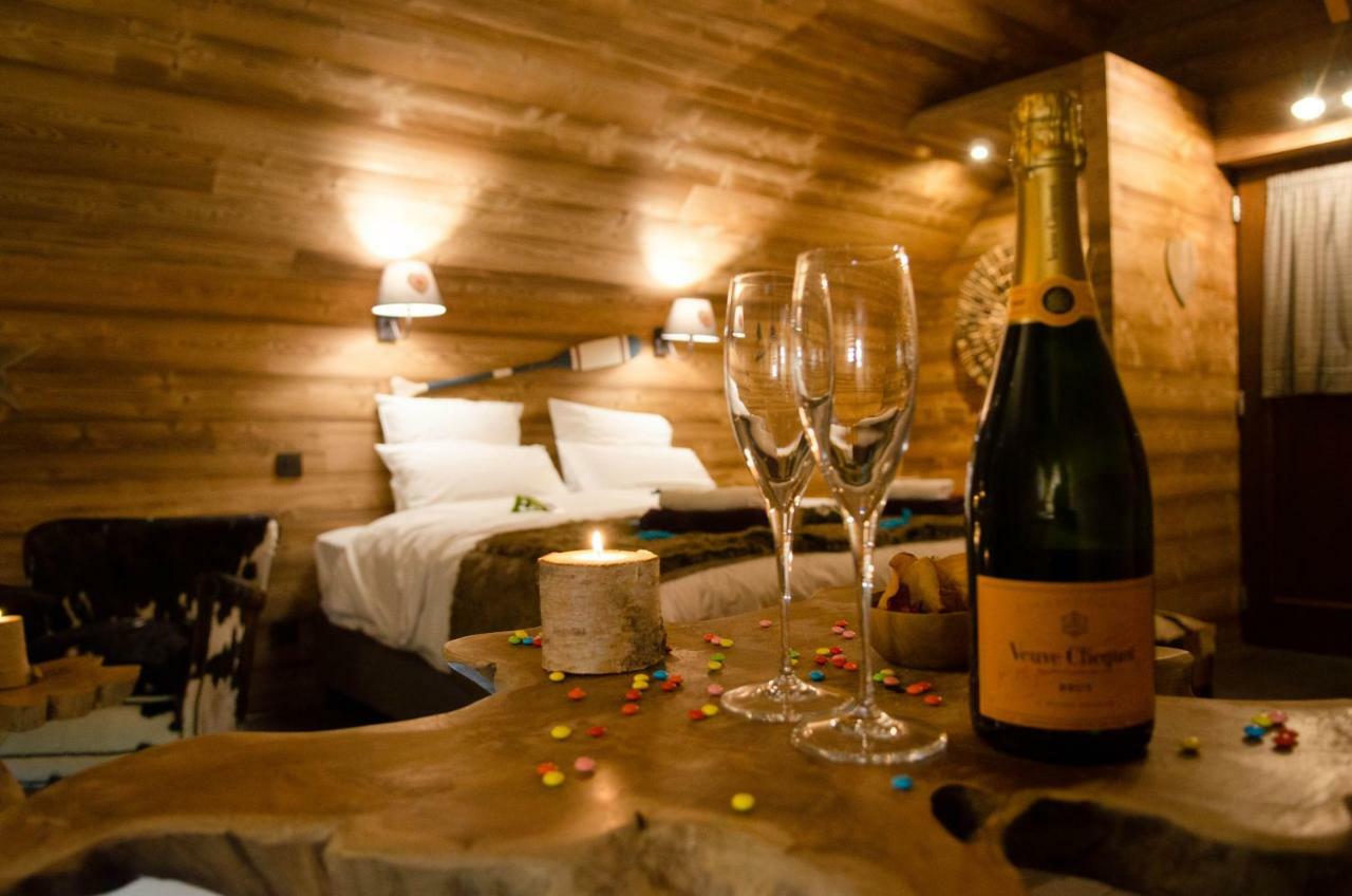 Aqualodge Hotel Insolite Ermeton-sur-Biert 외부 사진